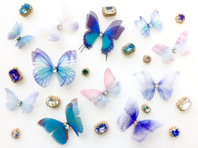 綺麗な青い蝶々のビジュー